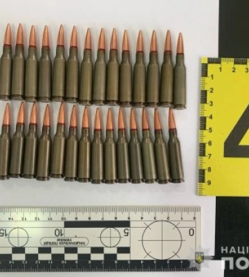 На Закарпатті заблокували канал збуту боєприпасів: підозрюваного у злочині затримано
