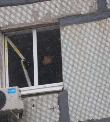 Величезна вирва посеред подвір’я, будинки без дахів і вікон: наслідки ворожої атаки у приватному секторі Дніпра