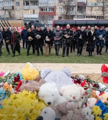 Удар по Кривому Рогу 4 квітня: 32 дипломати країн-партнерів відвідали місце воєнного злочину РФ