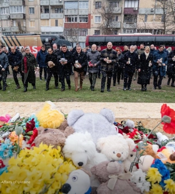 Удар по Кривому Рогу 4 квітня: 32 дипломати країн-партнерів відвідали місце воєнного злочину РФ
