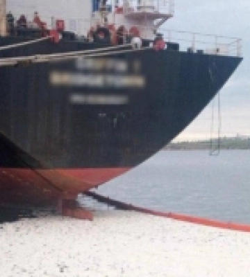 Забруднення моря у порту на Одещині пальмовою олією: старпому іноземного судна повідомили про підозру