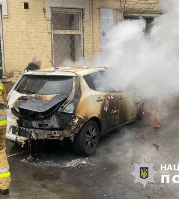 Поліцейські повідомили про підозру жителю Кіровоградщини, який спалив електрокар у столиці