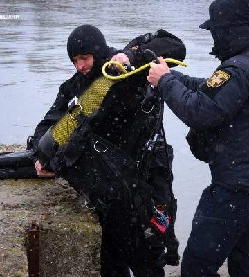 Миколаївські водолази розміновують місцеві водойми