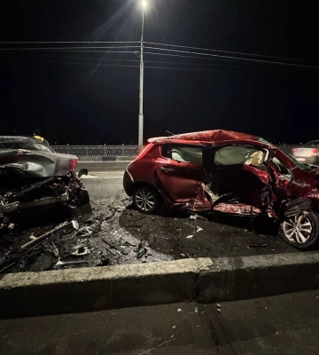 Увечері на мосту у Рівному зіткнулися авто (ВІДЕО)