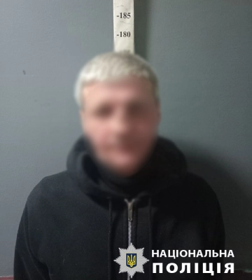 У Києві молоду жінку кілька разів вдарили ножем за просте зауваження - зловмисник у поліції