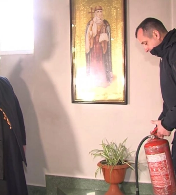 Безпечний Великдень: у храмах Рівненської області рятувальники проводять профілактичні перевірки (ВІДЕО)