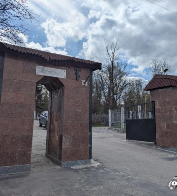 Досі знаходять міни: на які кладовища Харкова не пустять на Червону гірку