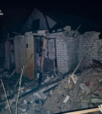 Пошкоджені будинки та авто: наслідки ворожої атаки на Київ 