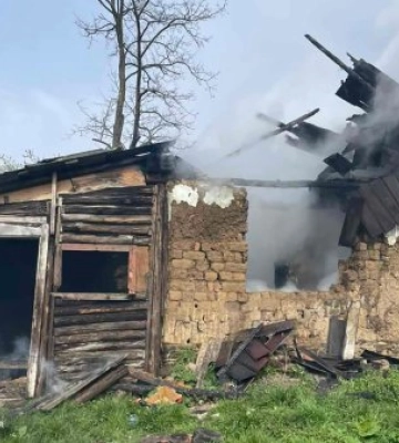 Гарячий ранок у Арданові: пожежа охопила будинок, рятувальники приборкали вогонь за пів години