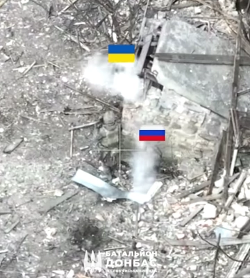 Снайпер попал в оккупанта во время боя в Часовом Яре. ВИДЕО
