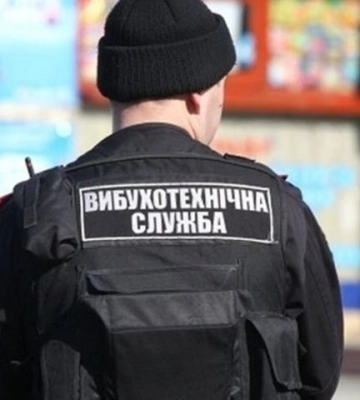Підозріла коробка: що знайшли вибухотехніки біля луцької багатоповерхівки