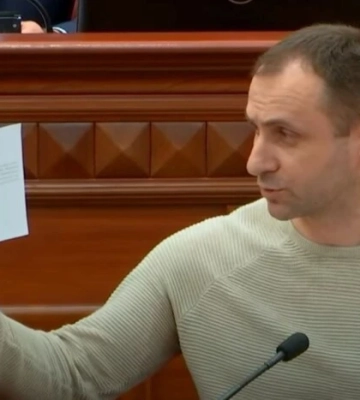 Киевсовет не смог уволить Бондаренко, но он сам написал заявление об отставке