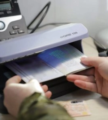 На Закарпатті викрили чоловіка, який намагався втекти за кордон за фальшивими документами: у справі фігурує «дружина зі&amp;hellip;