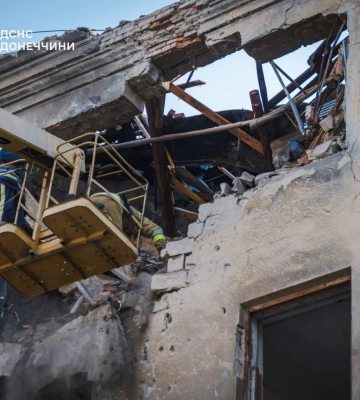 У Краматорську рятувальники демонтували аварійні конструкції багатоповерхівки після удару дрону