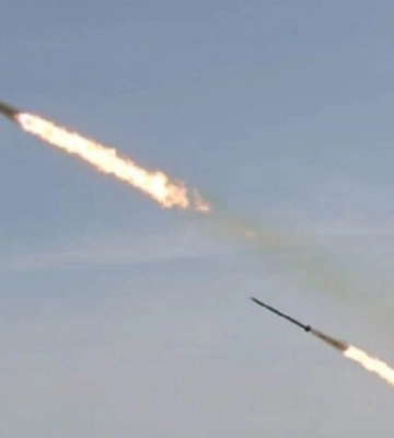 У Дніпрі внаслідок ракетного удару виникла пожежа, є загиблий і постраждалі