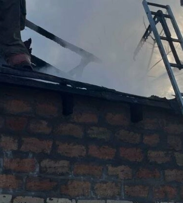 РФ атакувала Дніпро ракетою: виникла пожежа, є загиблий та поранені