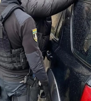 Гучний корупційний скандал на Київщині: затримано вісьмох поліцейських Гучний корупційний скандал на Київщині: затримано вісьмох поліцейських