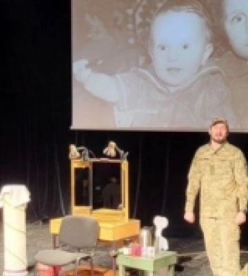 Фестиваль «Під цвітом сакури» в Ужгороді відкрили виставою Херсонського музично-драматичного театру імені М. Куліша