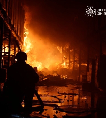 Балістичний удар по Дніпру ❗️ Виникла масштабна пожежа: є жертви | Подробиці атаки Дніпра