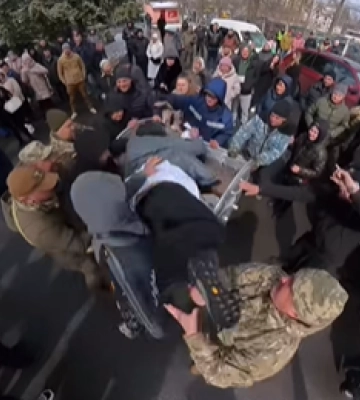 Гендиректор лікарні на Житомирщині хотів закрити неврологічне відділення: його кинули у сміттєвий бак (ВІДЕО)