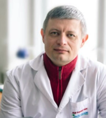 Залишився ввечері після роботи для внесення даних, а зранку знайшли мертвим: деталі смерті голови ВЛК у Луцьку