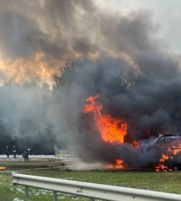 Внаслідок ДТП на Львівщині вщент згорів автобус, постраждали семеро прикарпатців. ФОТО