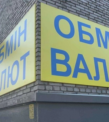 Порушують правила: у Дніпрі демонтують десятки рекламних вивісок (адреси)