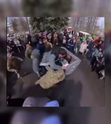 На Житомирщине гендиректора больницы бросили в мусорный бак: что стало причиной (видео)