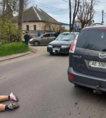 В Днепре водитель на Porsche сбил столб: фото