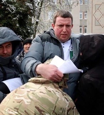 Гендиректор больницы в Житомирской области хотел закрыть неврологическое отделение: его бросили в мусорный бак (ВИДЕО)