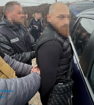 Продавав автівки, призначені для ЗСУ: поліцейські Дніпра викрили зловмисника