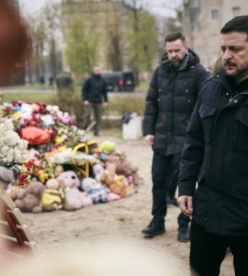 Зеленський приїхав у Кривий Ріг та відвідав місце удару російської ракети
