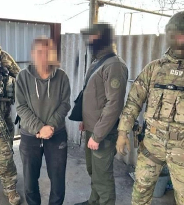 Мешканка Дніпра за завданням росіян стежила за потягами ЗСУ через &quot;відеопастку&quot; у шпаківні