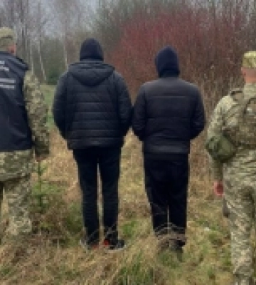 Волинські прикордонники затримали двох порушників, які намагалися незаконно перетнути кордон