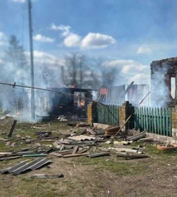 На Чернігівщині ворог ударив дроном по будинку старости села