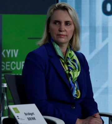 Брінк йде у відставку. Чому посол США звільняється та хто може її замінити