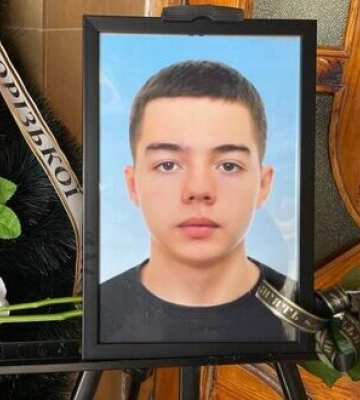 Із 17-річним Нікітою Солоніченком, який загинув внаслідок удару РФ, попрощалися у Кривому Розі. ФОТОрепортаж