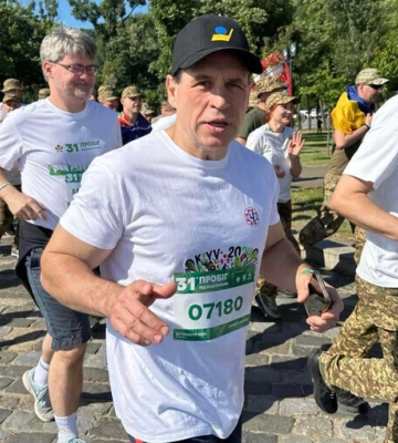 День Києва онлайн: "Пробіг під каштанами" збирає кошти на порятунок дитячих сердець та підтримку ЗСУ