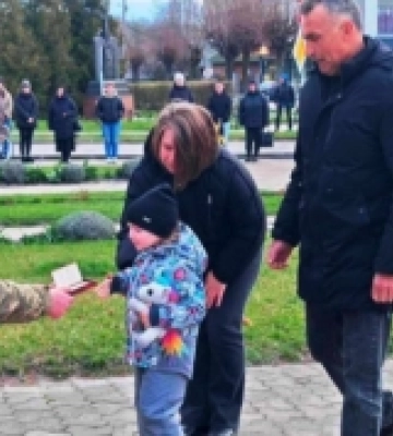 У селищі на Волині вручили державні нагород родинам загиблих воїнів