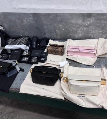 Контрабанда розкоші: у багажнику мікроавтобуса знайшли сумки Dior та Chanel