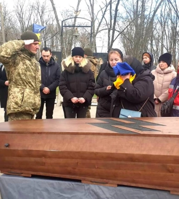 Понад рік вважали зниклим безвісти. У Кропивницькому попрощалися з 21-річним добровольцем Іллею Мєдвєдєвим