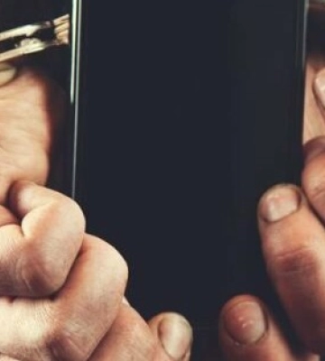 У Львові затримали чоловіка, який крав телефони з роздягальні  у дітей-футболістів