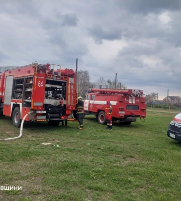 Під Харковом горів двоповерховий будинок: постраждав чоловік
