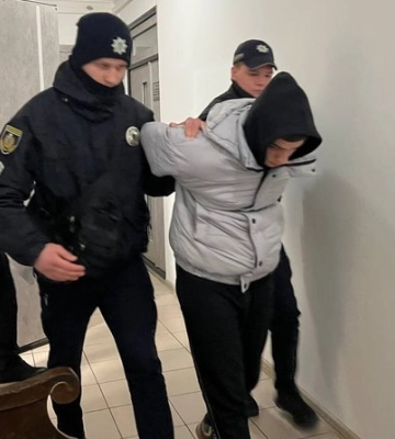 На Буковині арештували 18-річного хлопця, якого підозрюють у побитті до смерті дівчини