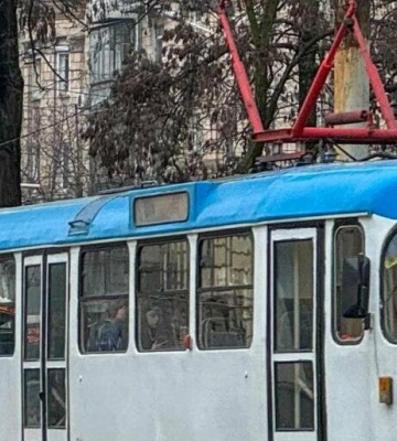 Призупинення руху трамваїв та новий маршрут: у Дніпрі пасажирів попередили про зміни