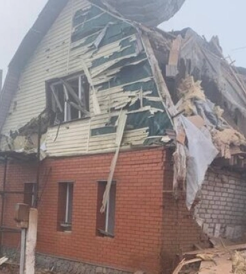 Наслідки ворожої атаки на Харків та передмістя: четверо постраждалих, пошкоджено будинки і підприємство. ФОТОрепортаж
