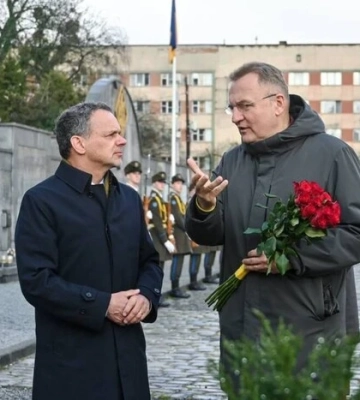 До України прибув міністр закордонних справ Нідерландів