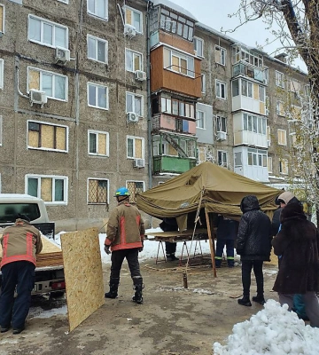 У Миколаєві комунальні служби продовжують ліквідовувати наслідки атаки «шахедів» 10 квітня