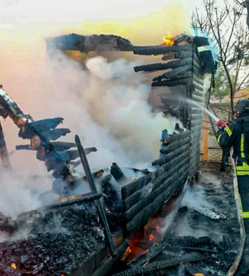 Минулої ночі росіяни спалили житлові будинки в Хотімлі на Харківщині 