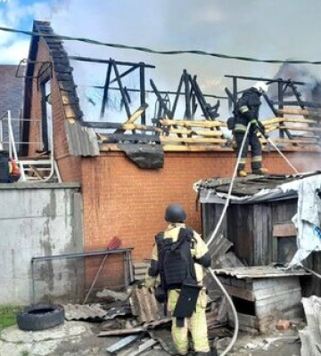 Ворог атакував дронами Золочів: була пожежа, пошкоджено будинок. ФОТОрепортаж